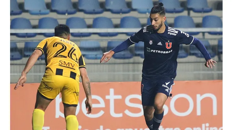 Lobos anotó su primer gol en la Universidad de Chile ante Curicó Unido.