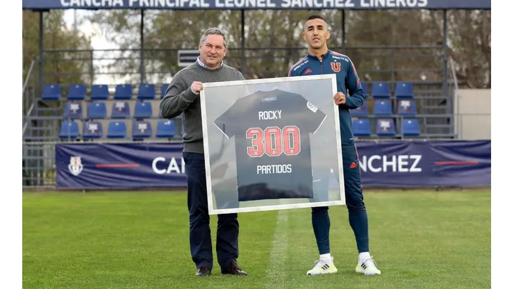 Rocky González logra un registro de 300 partidos en la U.