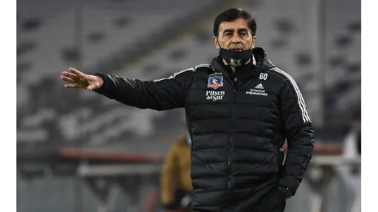 Gustavo Quinteros está en busca de un delantero para Colo Colo