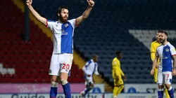 El atacande del Blackburn Rovers ocupará el apellido materno en su dorsal la próxima temporada.