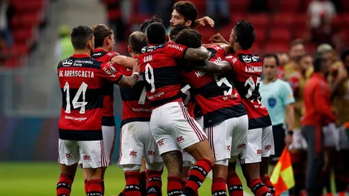 Flamengo golea a Defensa y Justicia para clasificar a cuartos de final de Libertadores