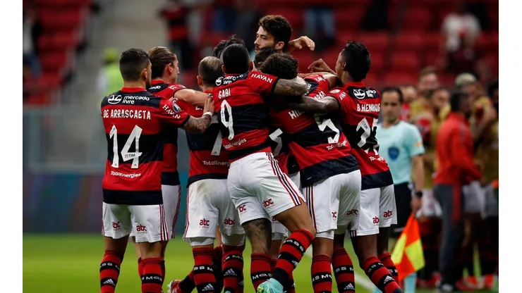 Flamengo golea a Defensa y Justicia para clasificar a cuartos de final de Libertadores