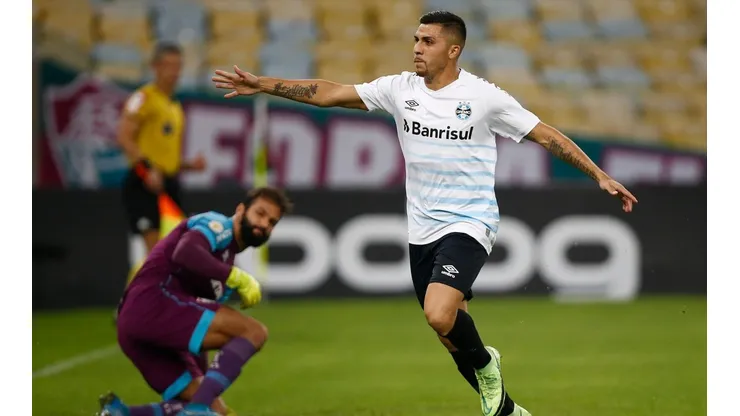 Pinares celebrando el gol del triunfo en Gremio ante Fluminense.
