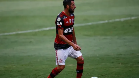 Mauricio Isla hizo un buen partido por Flamengo ante Bahía.