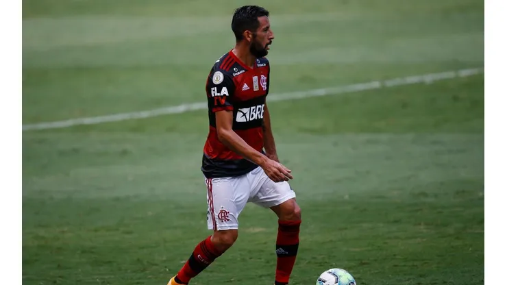 Mauricio Isla hizo un buen partido por Flamengo ante Bahía.