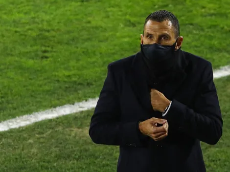 Gustavo Poyet contemplará equipo mixto para el clásico ante Colo Colo