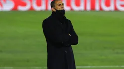 Poyet se molestó con el arbitraje que favorece a clubes brasileros.