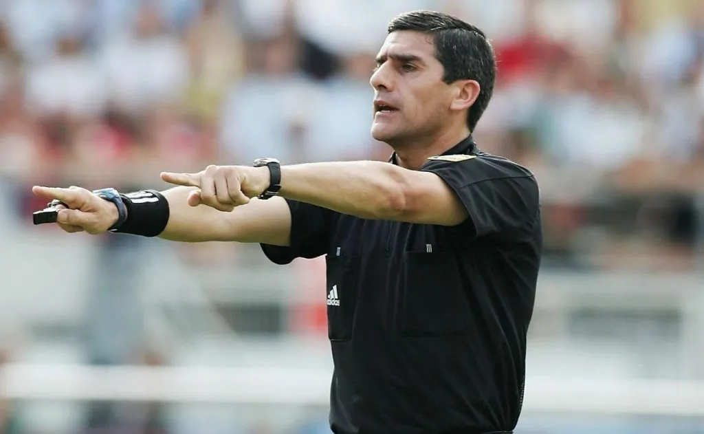 Chandía en su etapa de árbitro internacional