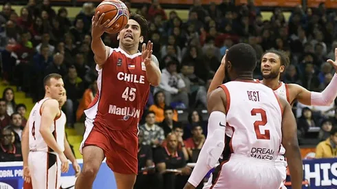 Chile derrotó a Paraguay y mantiene vivo el sueño de llegar al Mundial.