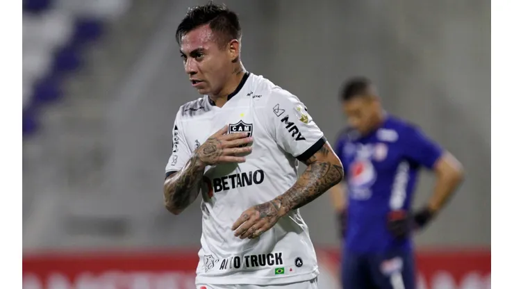 Eduardo Vargas mostró su lado más lúdico con Hulkk