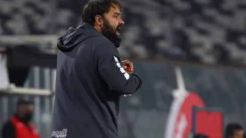 José Luis Sierra se enojó con Christian Rojas por no amonestar a jugadores de Colo Colo.