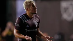 El maletero combo de Wanchope Ábila a Diego Rubio.