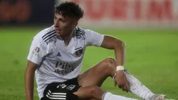 Luciano Arriagada es pelotero en partido de Colo Colo y Palestino.