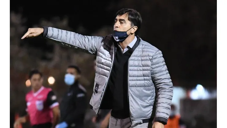 Gustavo Quinteros dejó la posibilidad abierta de que llegue alguien en delantera.