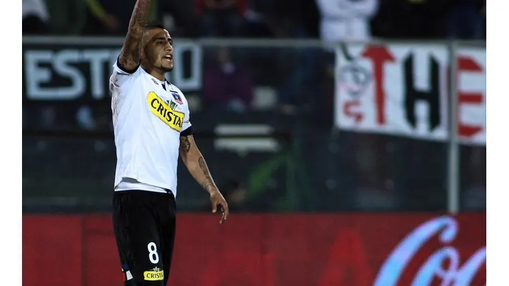 Arturo Vidal nuevamente se muestra con la camiseta de Colo Colo.