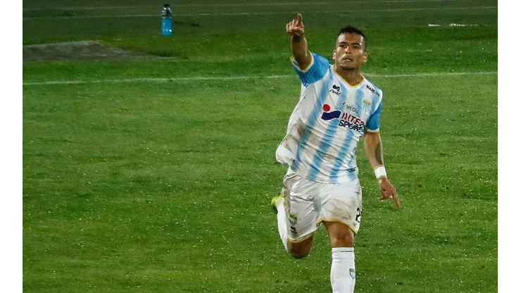 Magallanes dejó en el camino a Audax Italiano y avanza en Copa Chile.