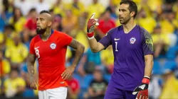 Claudio Bravo destaca positiva nueva relación con Arturo Vidal.