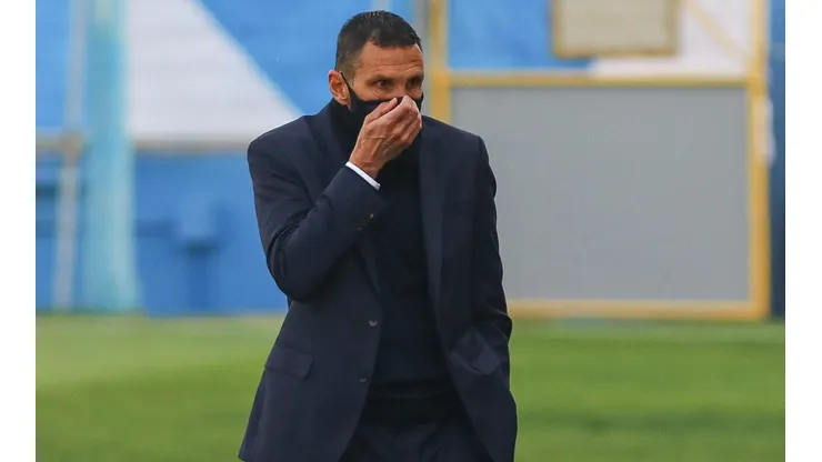 Gustavo Poyet es categórico en la eliminación de la UC: “Hoy no rendimos”.