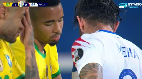 Gabriel Jesús se disculpa con Eugenio Mena por su infracción que le costó la tarjeta roja