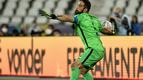 Claudio Bravo reflexiona más allá de la cancha