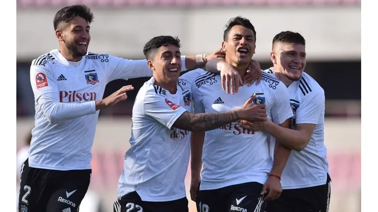 Gustavo Quinteros prepara cambios en el once inicial de Colo Colo.