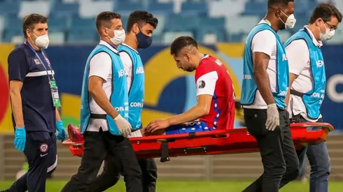 Guillermo Maripán salió lesionado frente a Uruguay en esta Copa América.