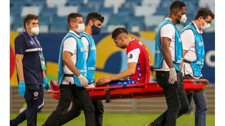 Guillermo Maripán salió lesionado frente a Uruguay en esta Copa América.