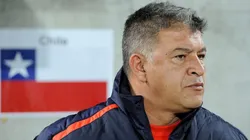 Claudio Borghi pide que Chile vuelva a la línea de tres en el fondo.