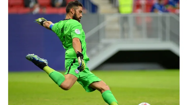 Claudio Bravo mantiene en su mente el objetivo de conseguir cosas importantes con La Roja