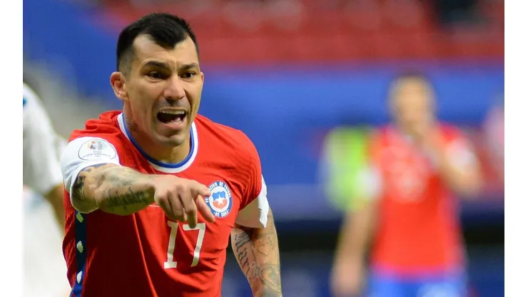 Chile se preocupa por la lesión muscular de Gary Medel.
