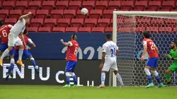 Braian Samudio adelanta a Paraguay en la Copa América.