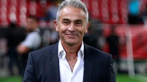 Juvenal Olmos pide olvidarse de Alexis Sánchez.