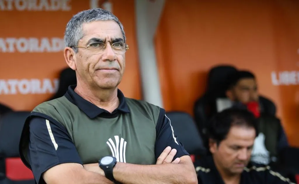 Gualberto Jara dirigió a Colo Colo por última vez en 2020. (Foto: Photosport)