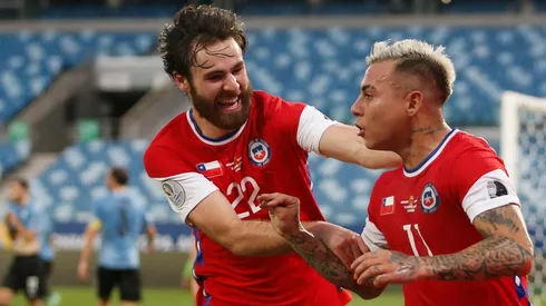 Periodista inglés alucina con Brereton en Chile: “Llevó a Godin a la tintorería”.