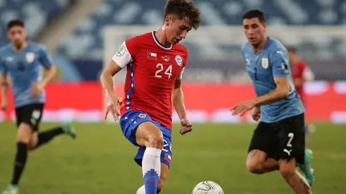Luciano Arriagada en acción frente a Uruguay.