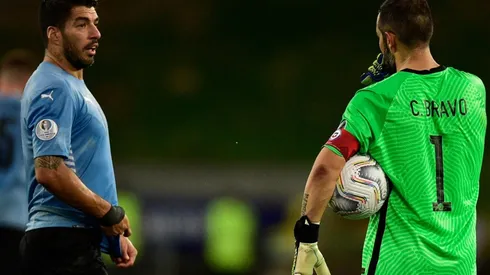Claudio Bravo y Luis Suárez se reencontraron en Cuiabá.