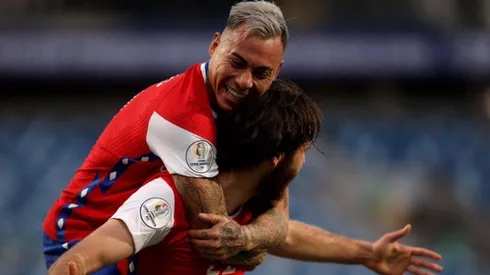 Eduardo Vargas explica como se entendió con Ben Brereton en el ataque.