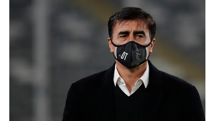 Gustavo Quinteros no asegura la continuidad de Campos y Véjar en Colo Colo.