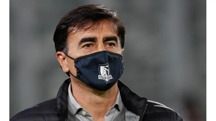 Colo Colo trabaja en la extensión de contrato de Gustavo Quinteros