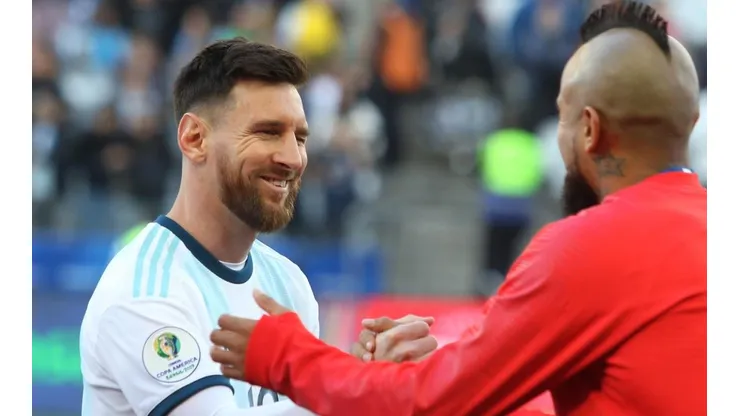 Arturo Vidal y Lionel Messi intercambiaron camisetas post partido. (Foto: Agencia UNO)