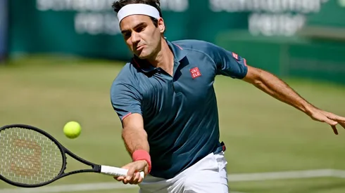 Roger Federer no pudo ante Felix Auger-Aliassime y quedó eliminado en Halle.