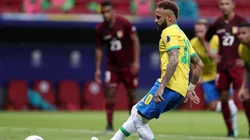 Gol de Neymar para el 2-0 de Brasil.