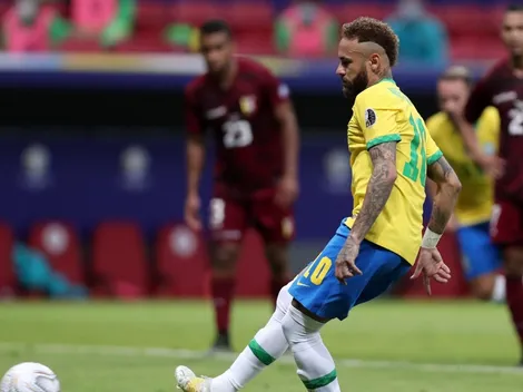 Neymar anota el 2-0 de Brasil sobre Venezuela