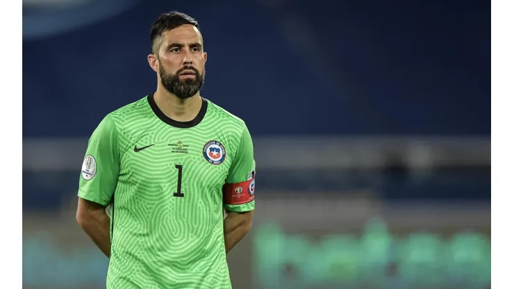 Claudio Bravo se ilusiona con el empate frente Argentina en Copa América.