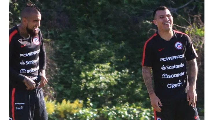 El divertido Instagram Live de Gary Medel y Arturo Vidal en Brasil.