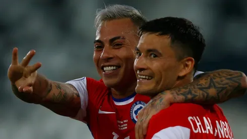 Eduardo Vargas coloca el 1-1 de Chile con Argentina.