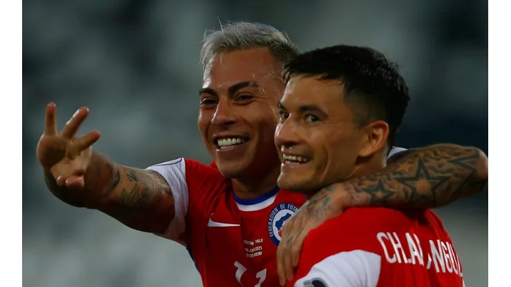 Eduardo Vargas coloca el 1-1 de Chile con Argentina.