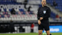 Eber Aquino nuevamente cobró un penal cuestionable en contra de Chile. (Foto: Agencia UNO)