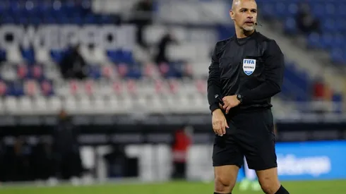 Eber Aquino nuevamente cobró un penal cuestionable en contra de Chile. (Foto: Agencia UNO)