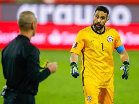Claudio Bravo: “Me sorprende que nos arbitre alguien que fue suspendido”
